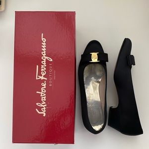 Ferragamo Boutique Women’s Lillaz Black Fabric Pumps 7.5 B
